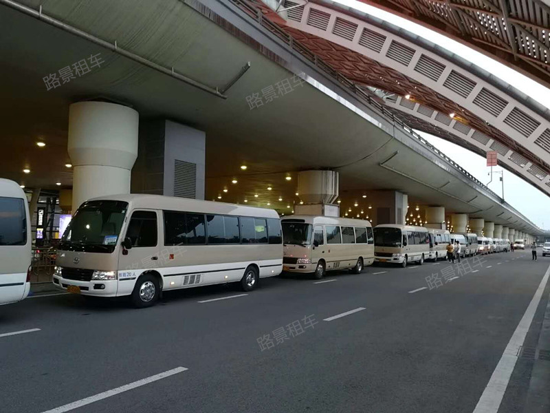 拍攝《想想辦法吧爸爸》指定商務(wù)車(chē)和考斯特用車(chē)